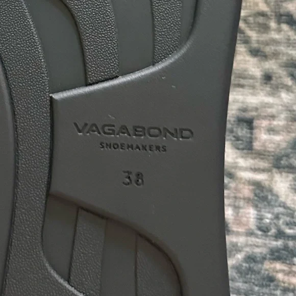 Vagabond Tan and Black Clogs - Picture 9 of 11